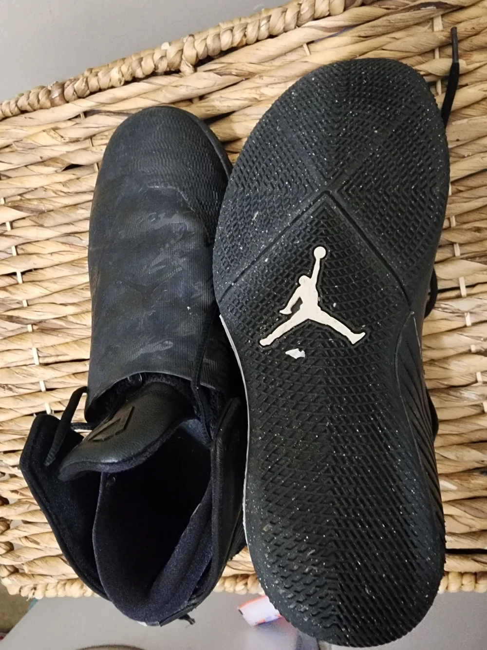 Jordan Men’s Black Motion Basketball Shoes Size 9.5
